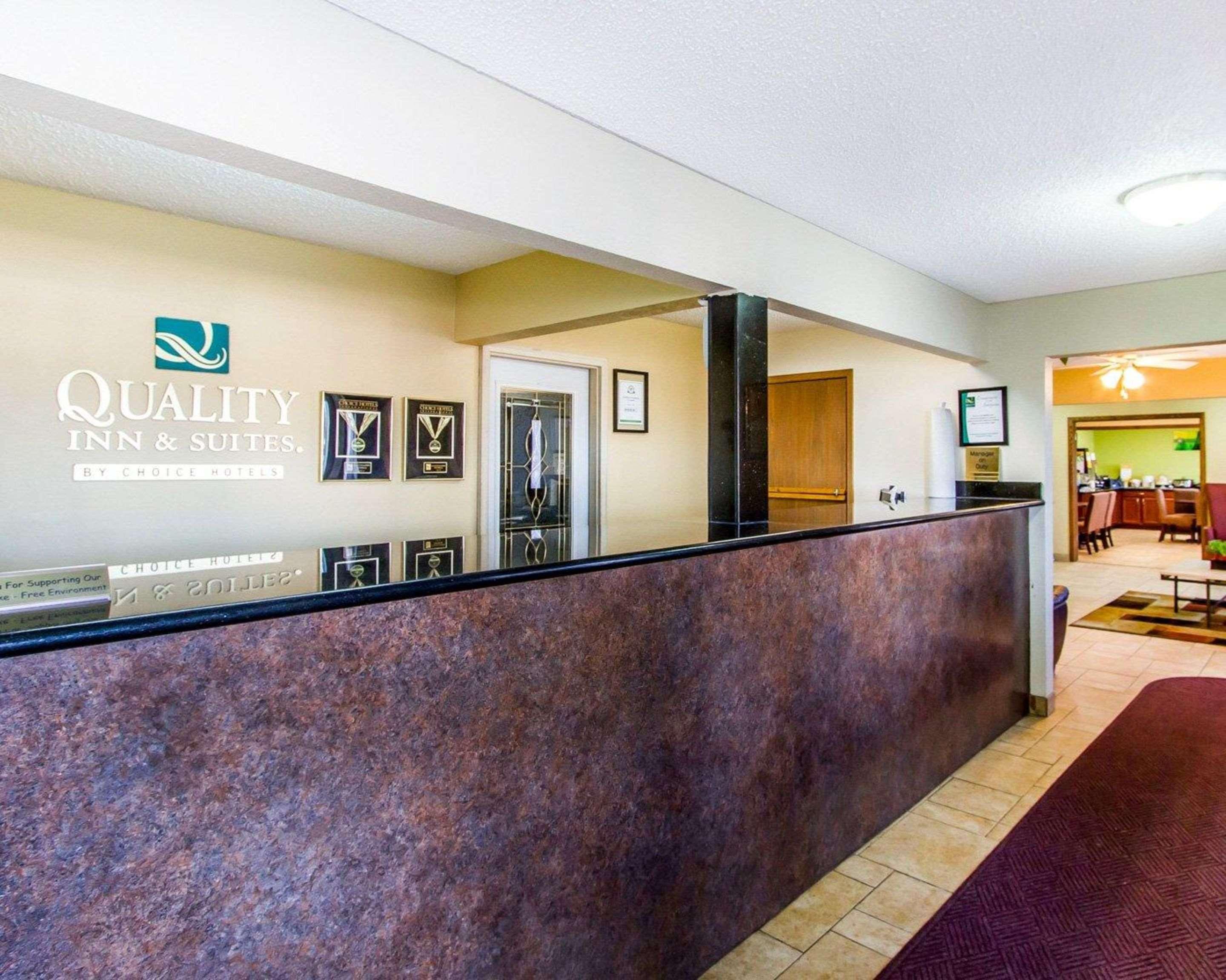 Quality Inn & Suites Ottumwa North Esterno foto