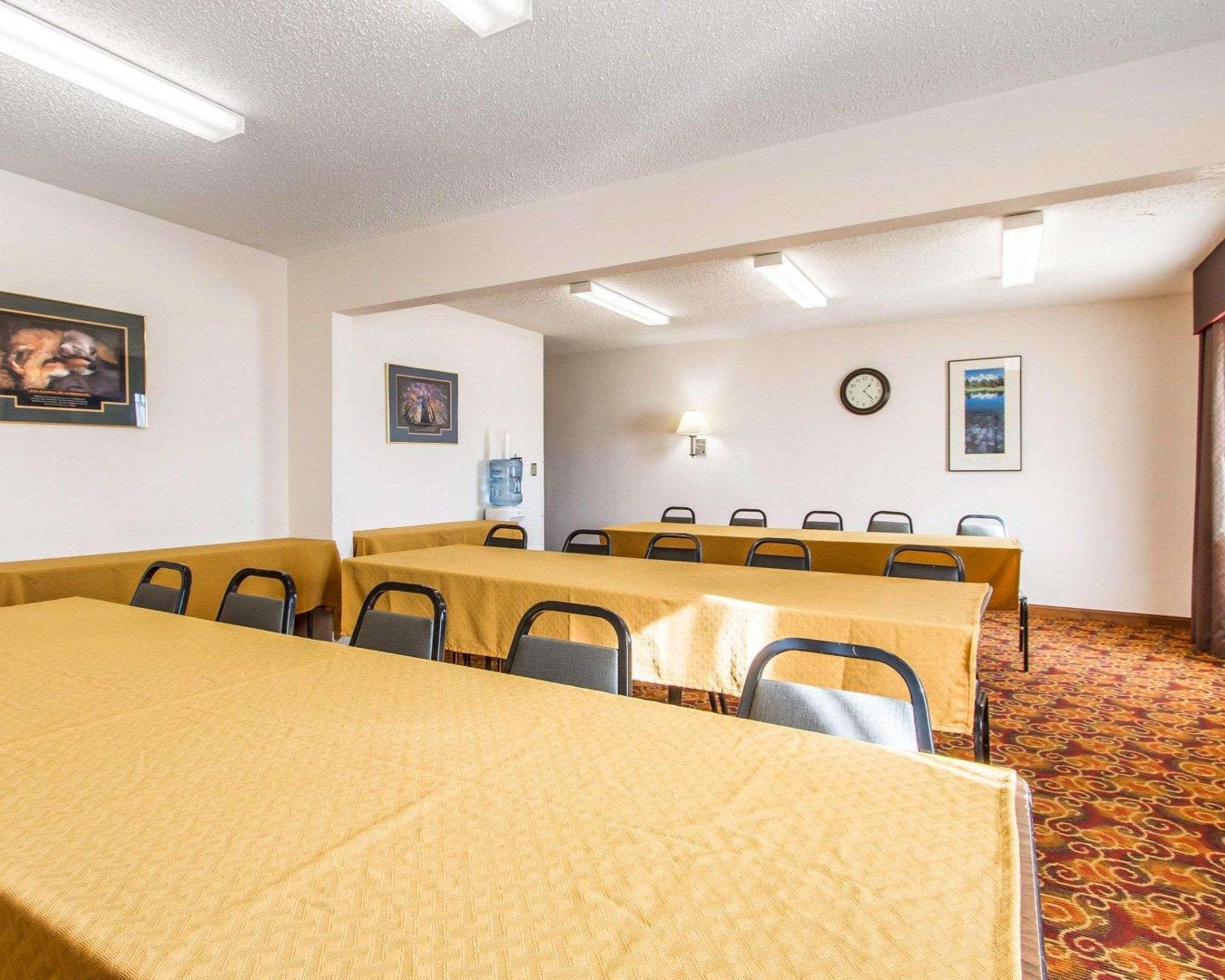Quality Inn & Suites Ottumwa North Esterno foto