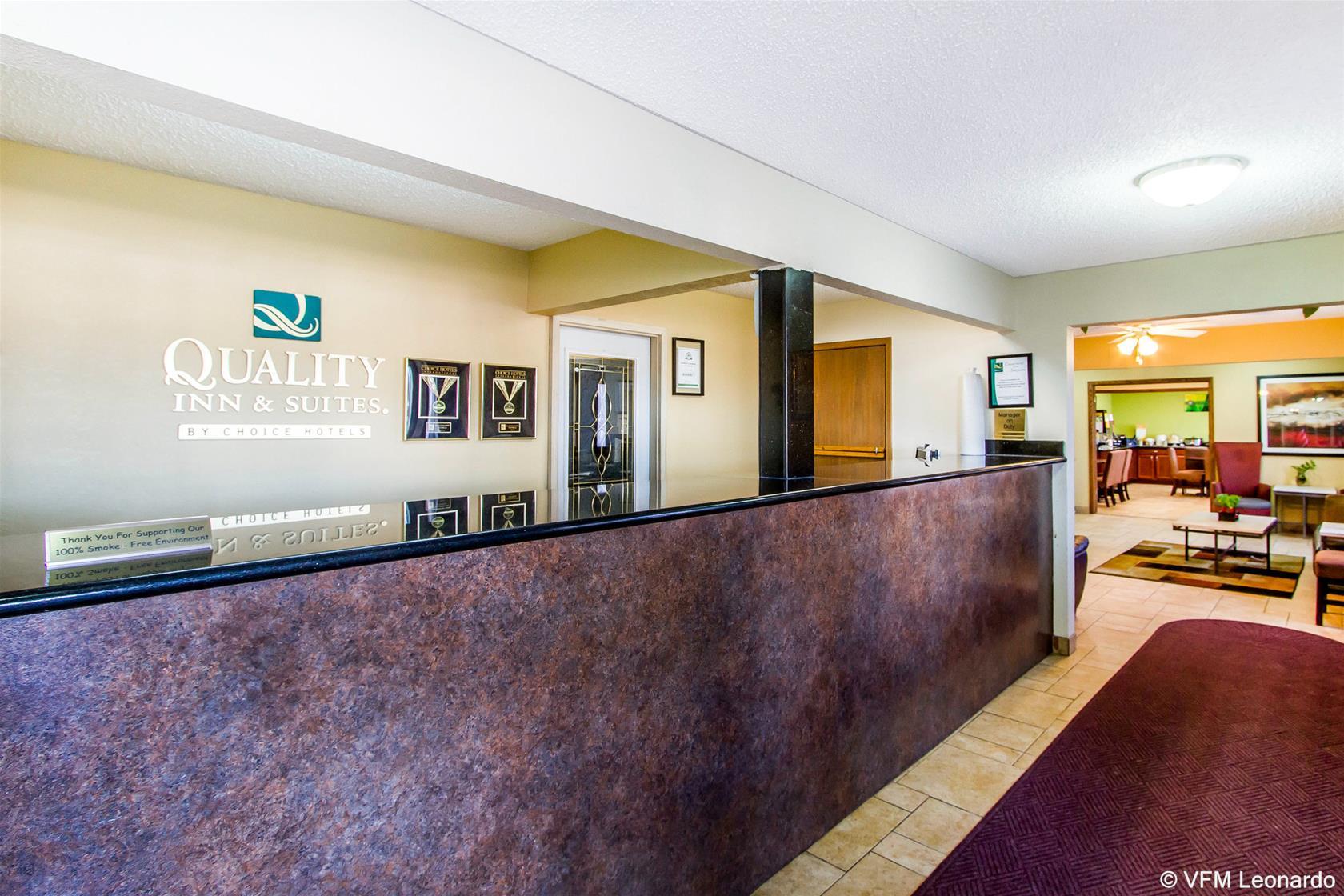 Quality Inn & Suites Ottumwa North Esterno foto