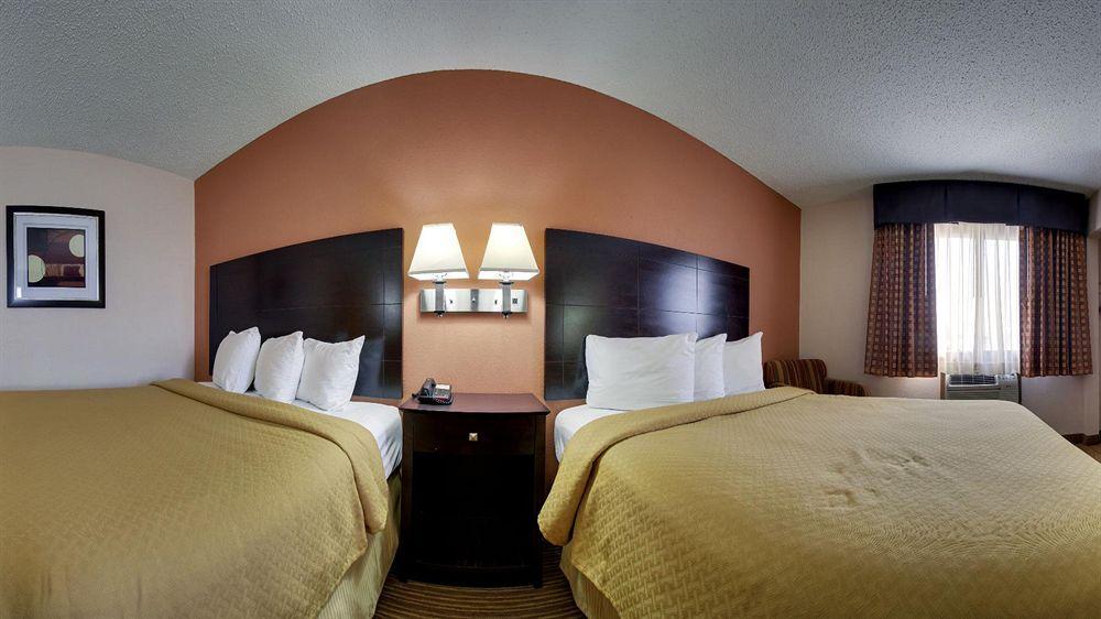 Quality Inn & Suites Ottumwa North Esterno foto