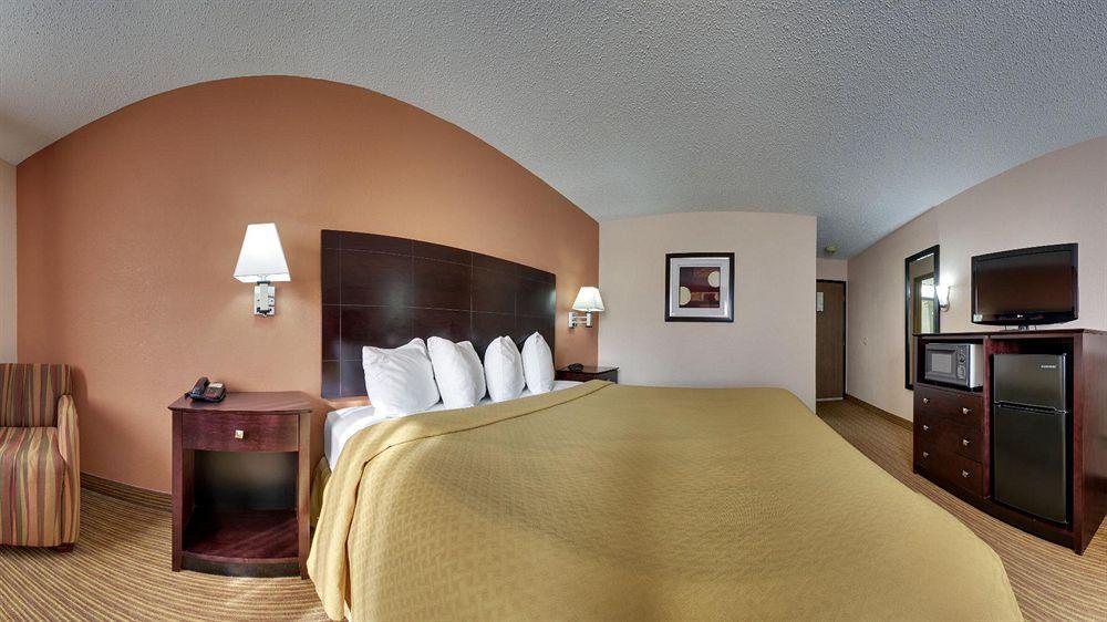 Quality Inn & Suites Ottumwa North Esterno foto