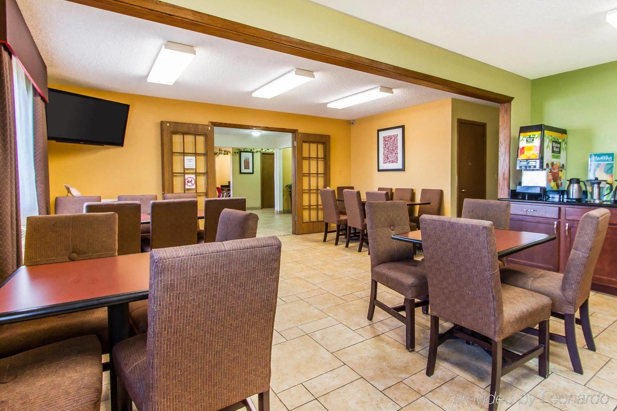 Quality Inn & Suites Ottumwa North Esterno foto