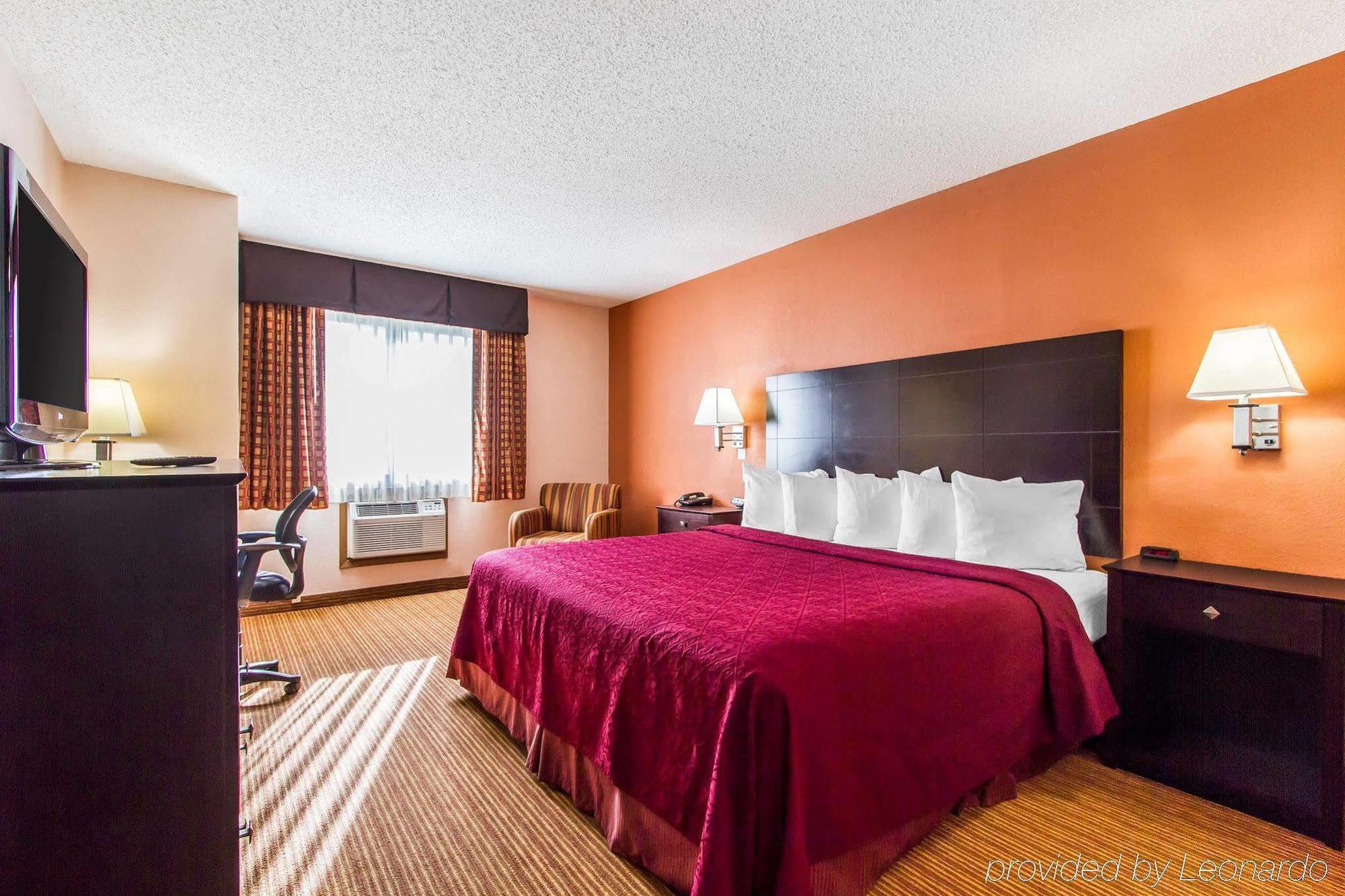Quality Inn & Suites Ottumwa North Esterno foto