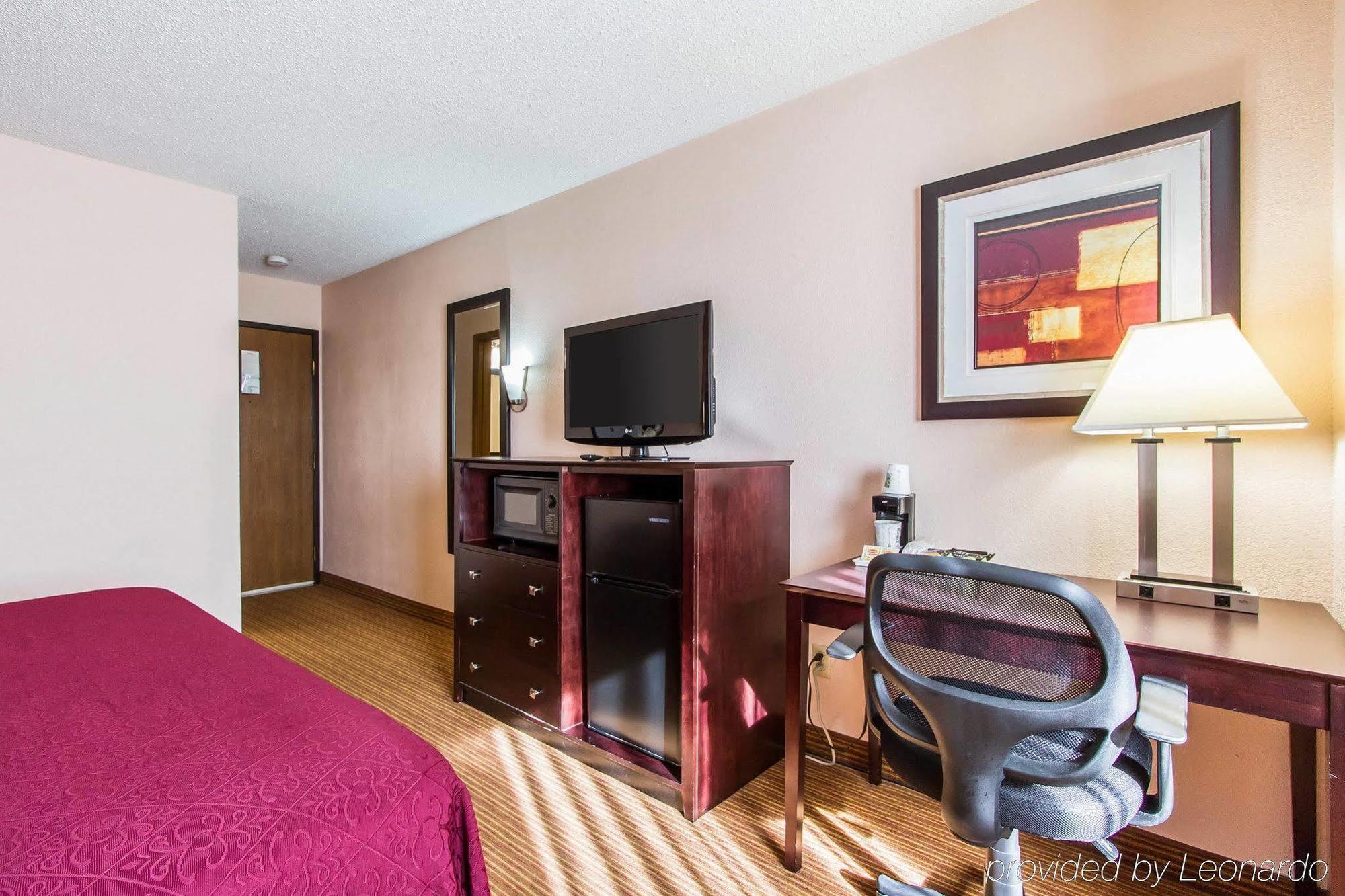 Quality Inn & Suites Ottumwa North Esterno foto