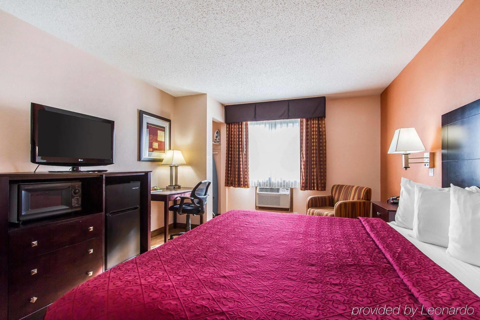 Quality Inn & Suites Ottumwa North Esterno foto