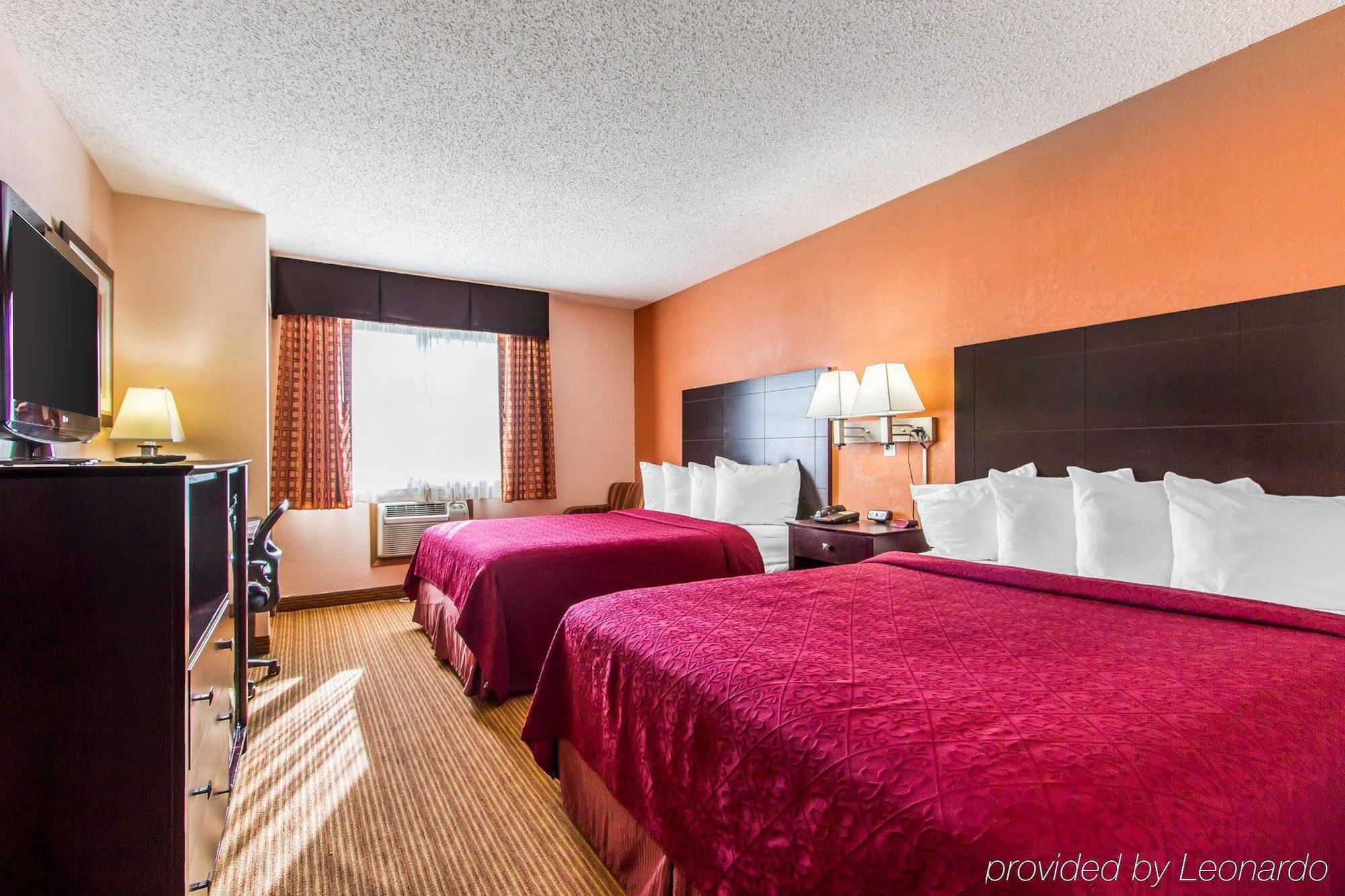 Quality Inn & Suites Ottumwa North Esterno foto