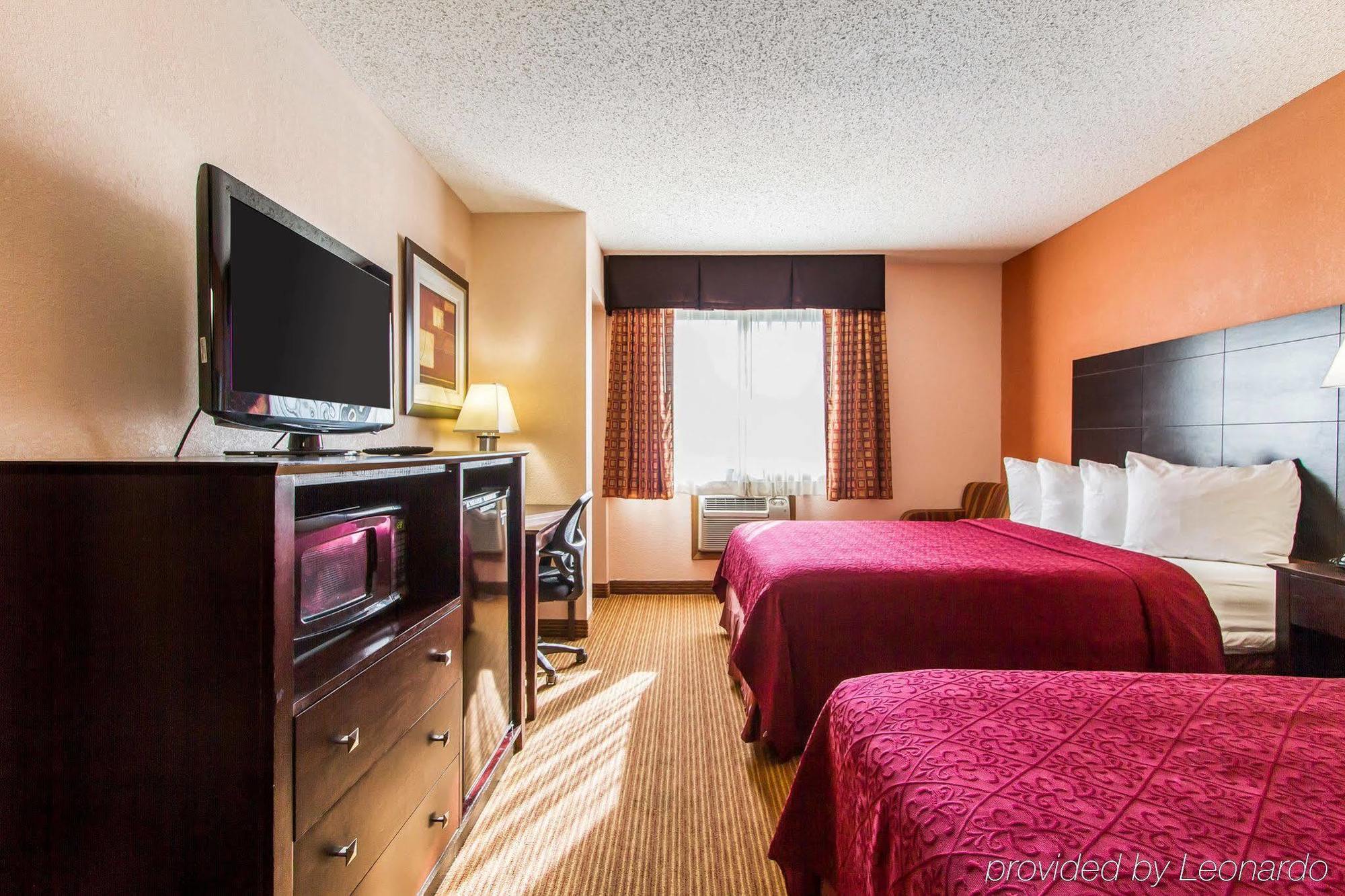 Quality Inn & Suites Ottumwa North Esterno foto