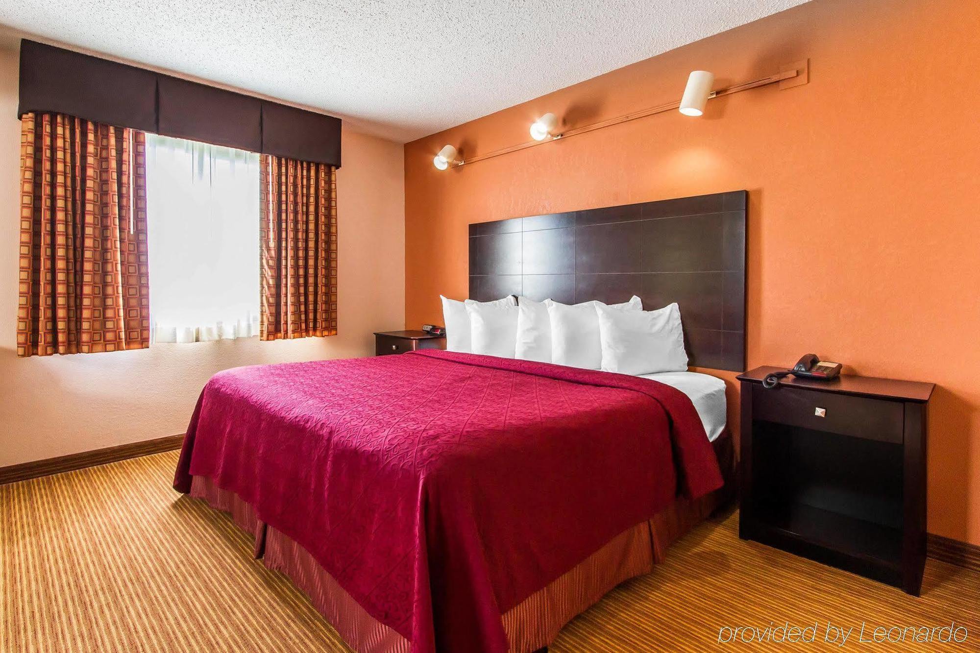 Quality Inn & Suites Ottumwa North Esterno foto