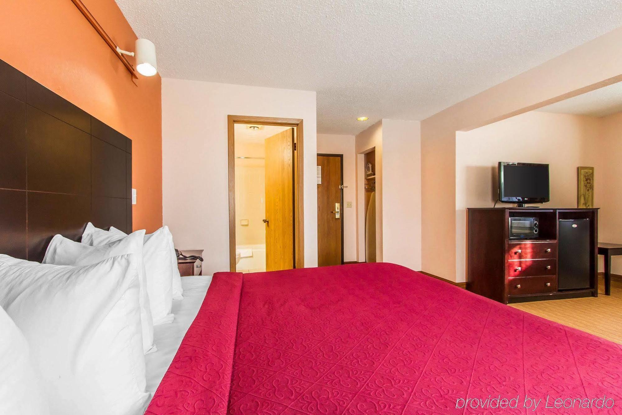Quality Inn & Suites Ottumwa North Esterno foto