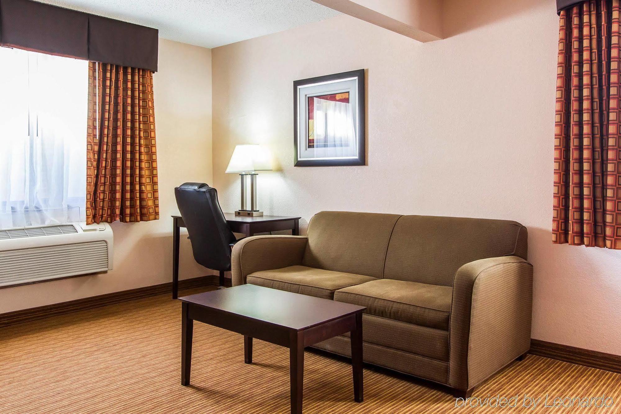 Quality Inn & Suites Ottumwa North Esterno foto