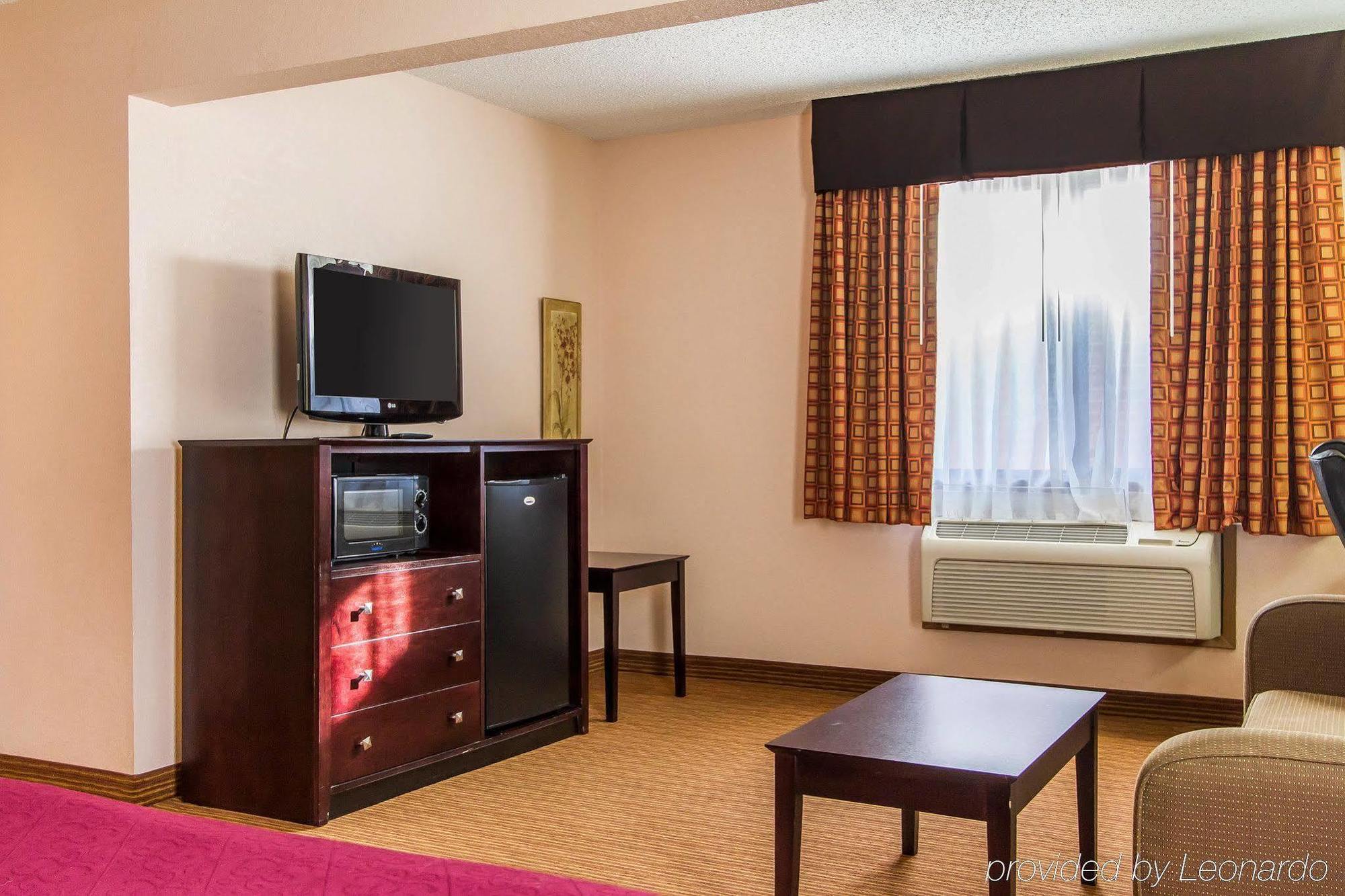 Quality Inn & Suites Ottumwa North Esterno foto