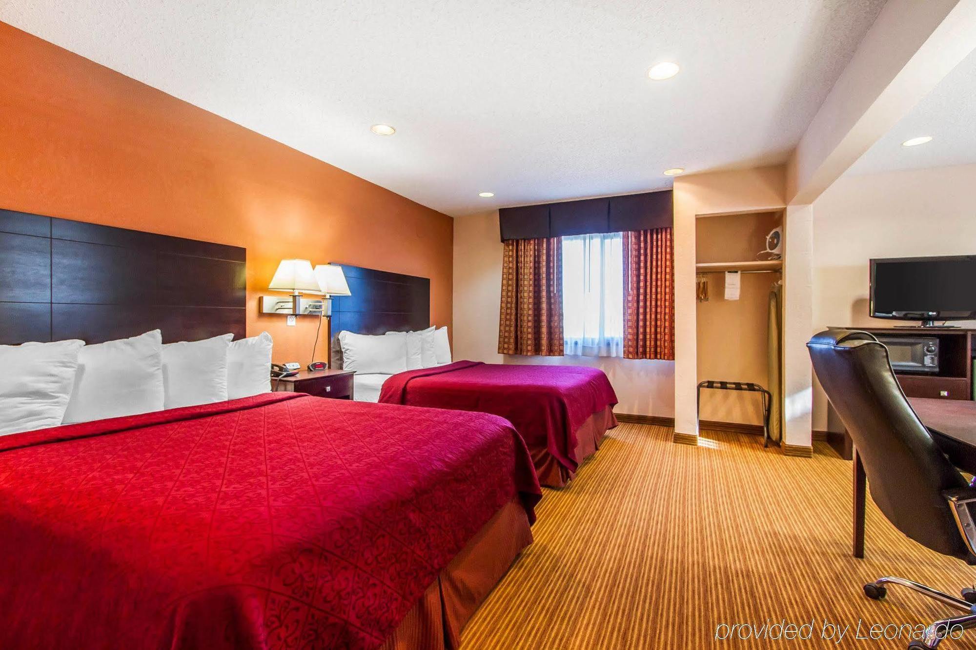 Quality Inn & Suites Ottumwa North Esterno foto