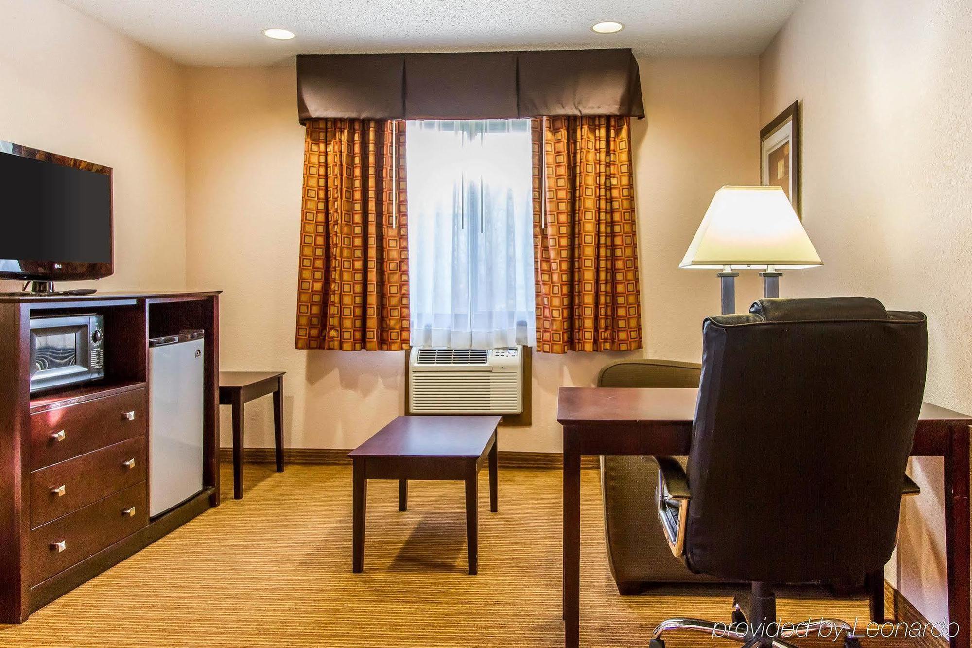 Quality Inn & Suites Ottumwa North Esterno foto