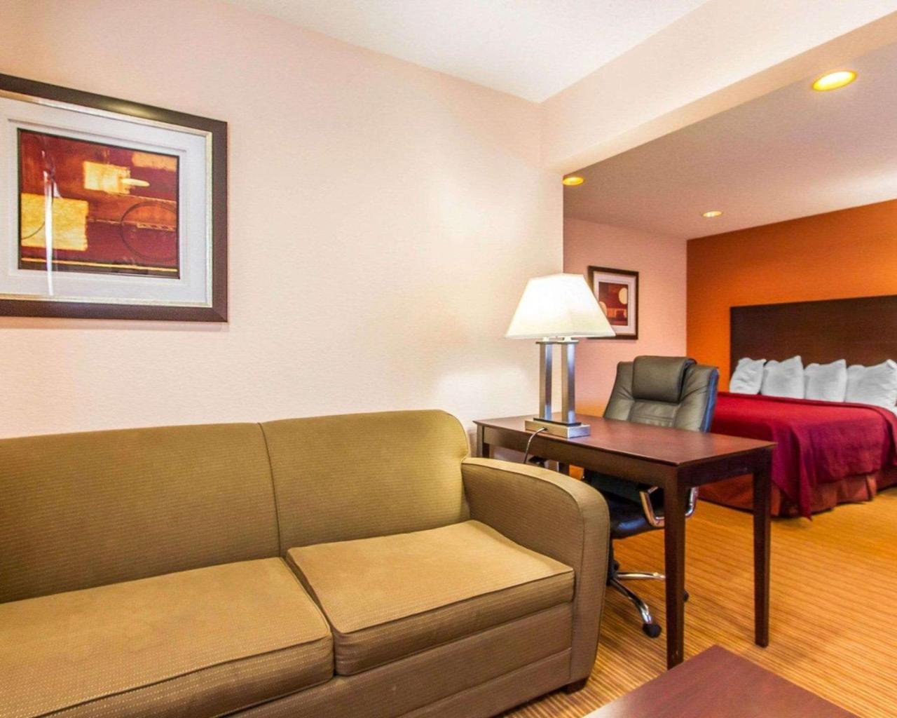 Quality Inn & Suites Ottumwa North Esterno foto