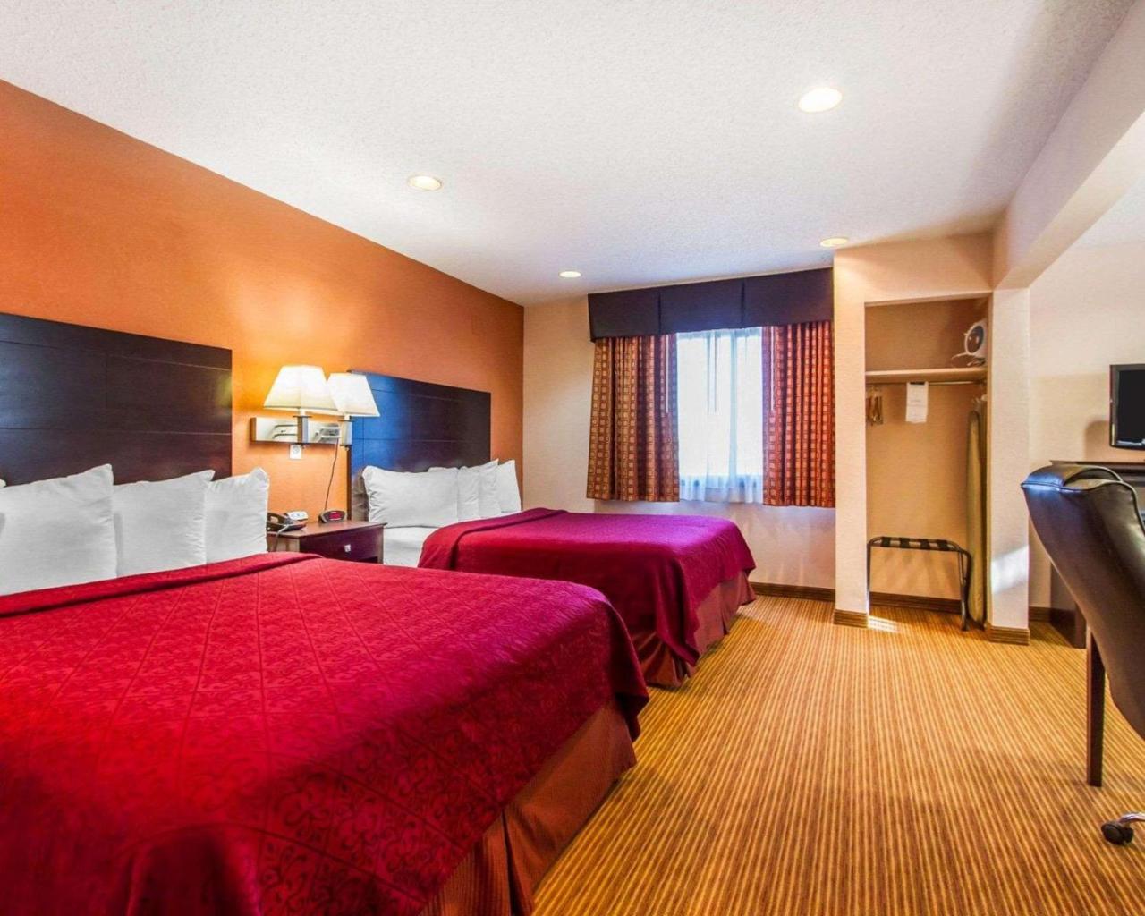 Quality Inn & Suites Ottumwa North Esterno foto