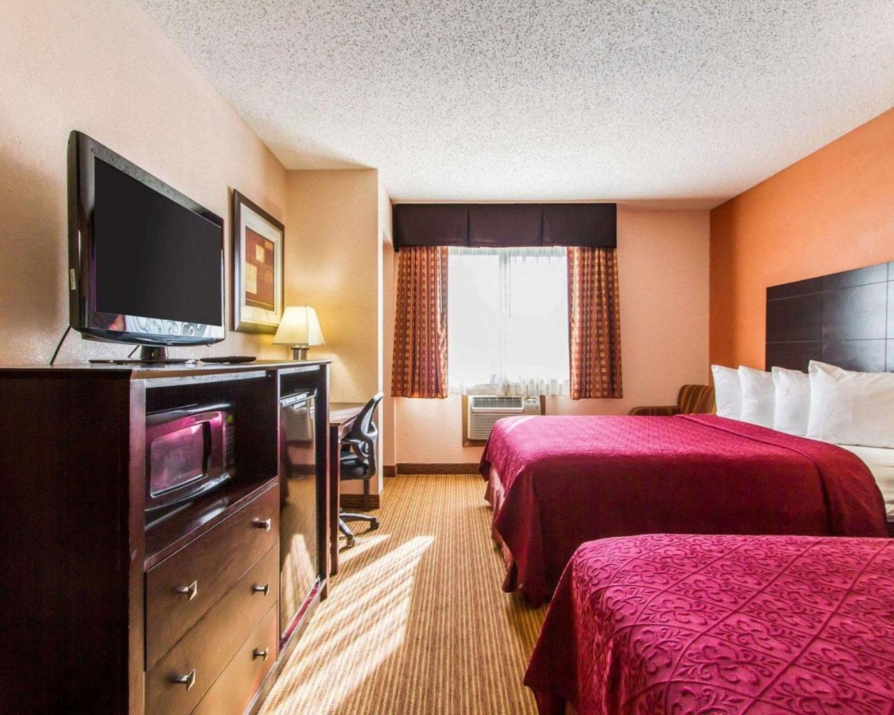 Quality Inn & Suites Ottumwa North Esterno foto